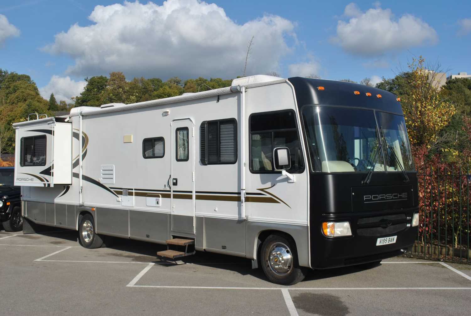 Lot 311 - 2000 Ford Motorhome