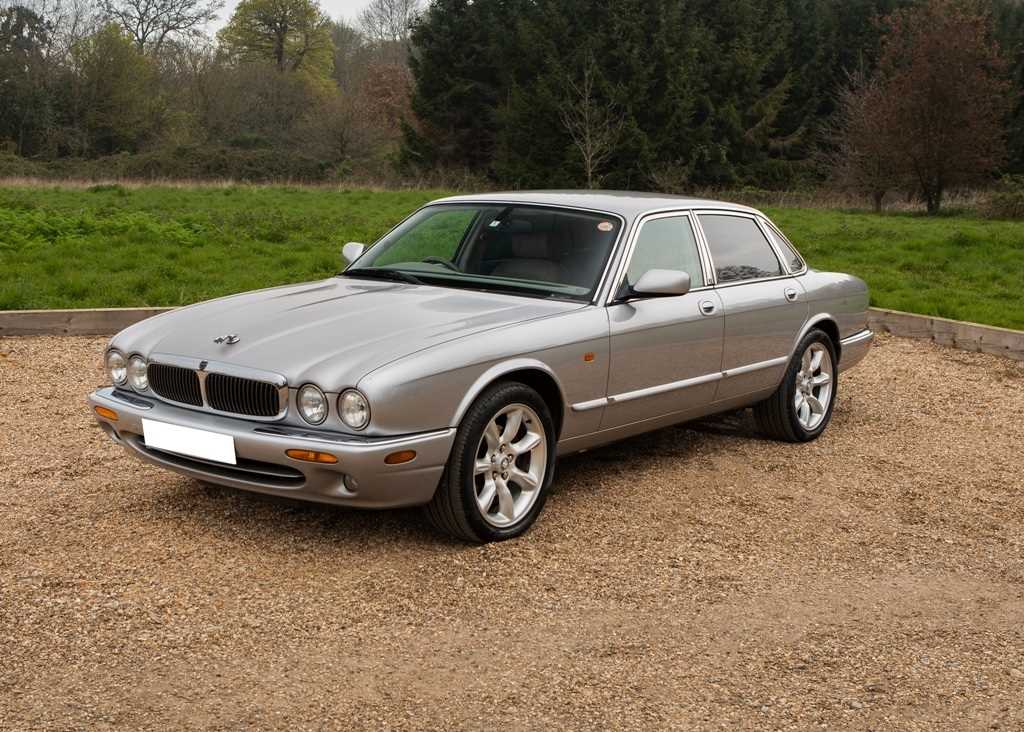 Click for high resolution Lot 190 - 1990 Jaguar XJ8 Executive Saloon
