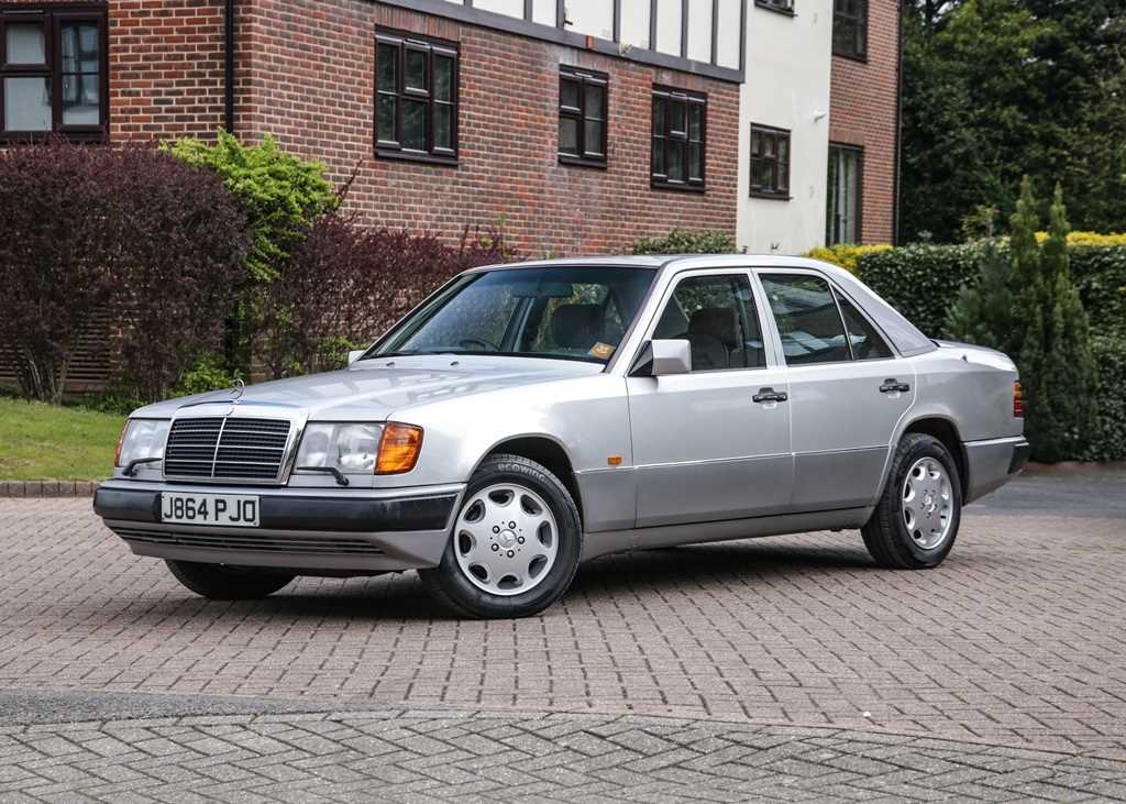 Lot 268 - 1992 Mercedes-Benz 260E Auto