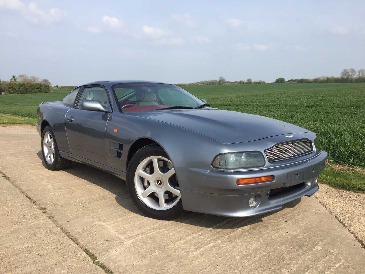 Lot 246 - 1999 Aston Martin V8 Coupé EFI