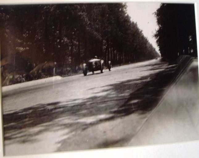 Click for high resolution Lot 107 - black and white period photo