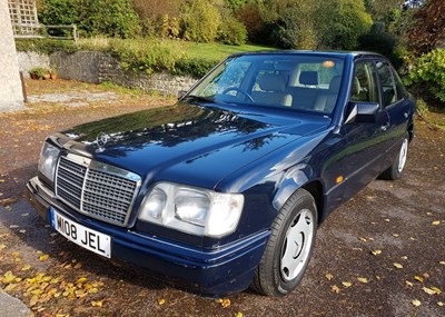 Lot 335 - 1995 Mercedes-Benz E200