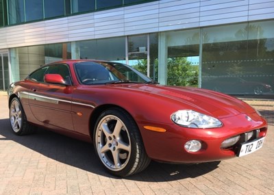 Lot 327 - 2000 Jaguar XKR Coupé