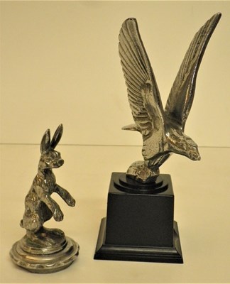 Lot 108 - An impressive art-deco style leaping lion mascot.