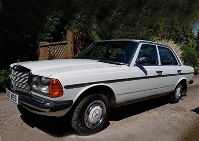 Lot 247 - 1984 Mercedes-Benz 230 E