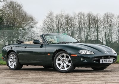 Lot 262 - 1999 Jaguar XK8 Convertible