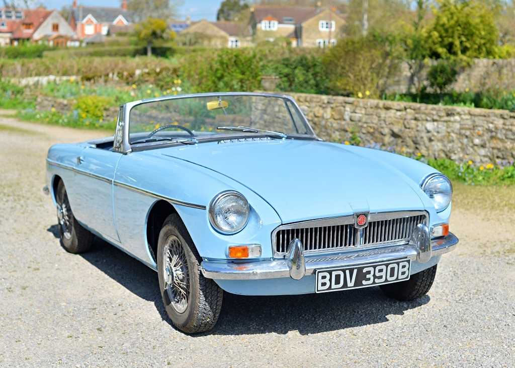 Click for high resolution Lot 124 - 1964 MG  B Roadster