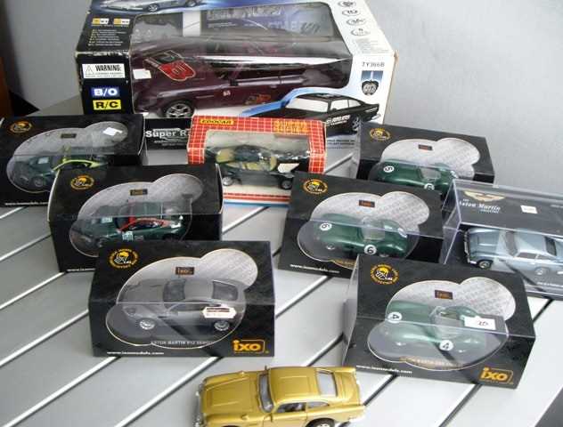 Lot 93 - 10 Aston Martin models