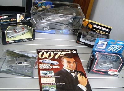 Lot 95 - James Bond models