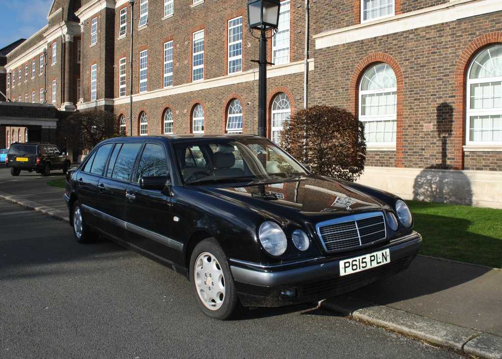 Lot 347 - 1996 Mercedes-Benz E320 Elegance Limousine