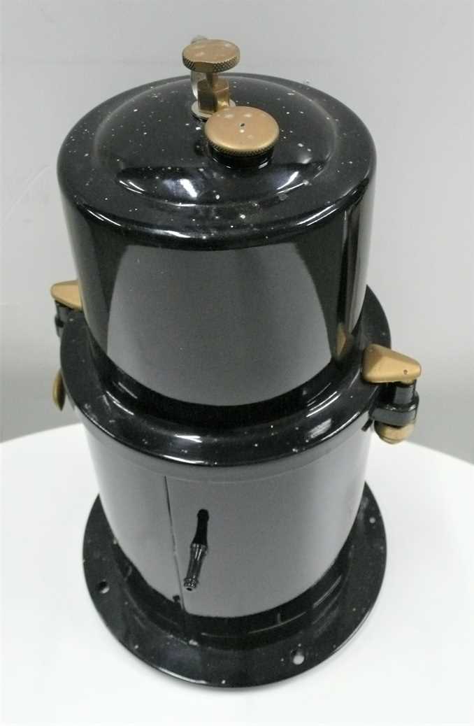 Click for high resolution Lot 7 - A pair of cast iron Mr & Mrs Drip Esso