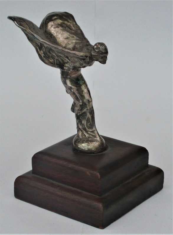 Click for high resolution Lot 39 - An early ‘Junior Car Club’ motoring badge