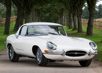 Lot 211 - 1961 Jaguar E-Type Series I Roadster 'Flat Floor'