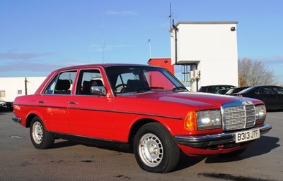 Lot 301 - 1985 Mercedes-Benz 300D