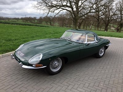 Lot 229 - 1961 Jaguar E-Type Series I Roadster 'Flat floor'