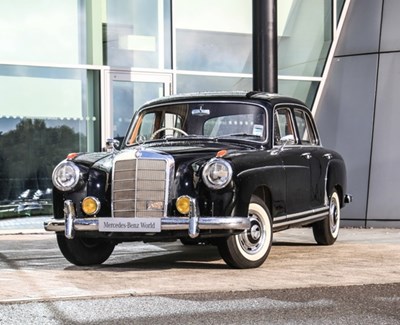 Lot 114 - 1959 Mercedes-Benz 220 S Ponton