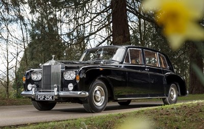 Lot 266 - 1972 Rolls-Royce Phantom VI Limousine by Mulliner Park Ward